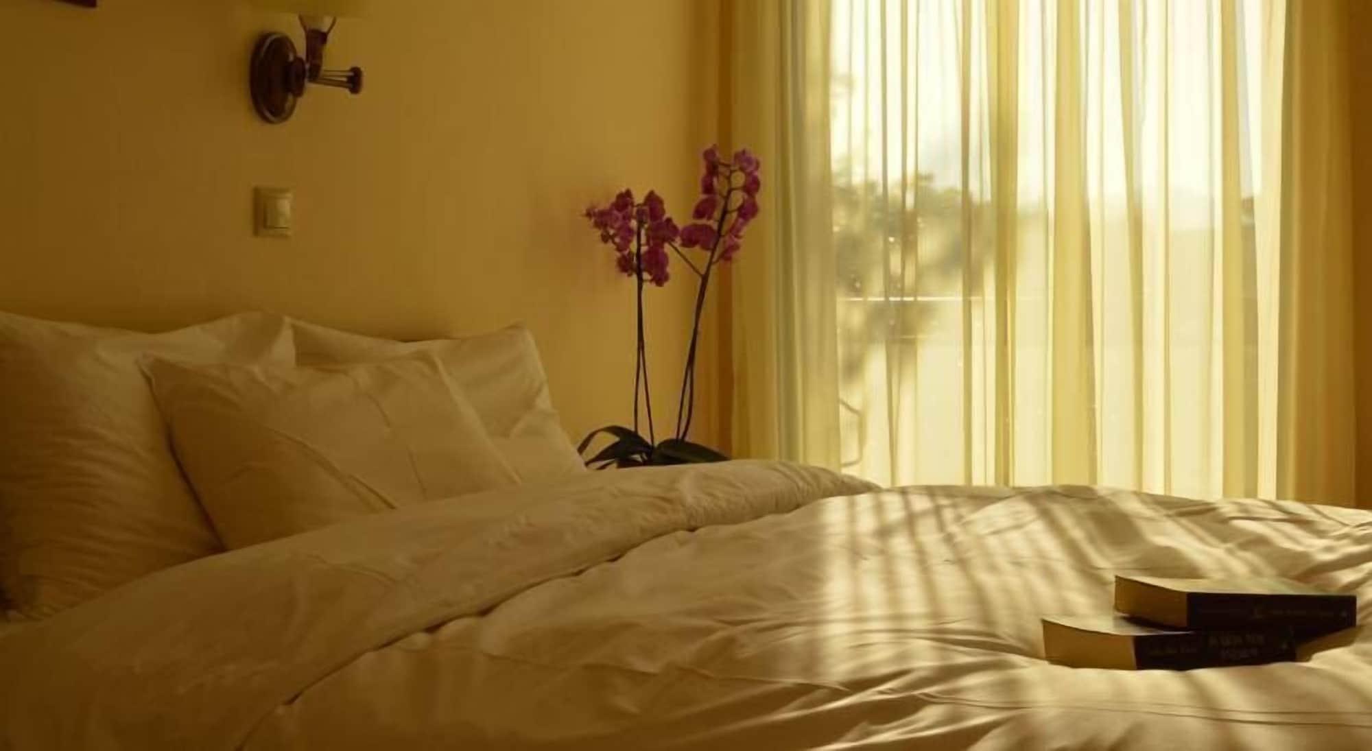 Alexakis Hotel & Spa 로우트라 이파티스 외부 사진