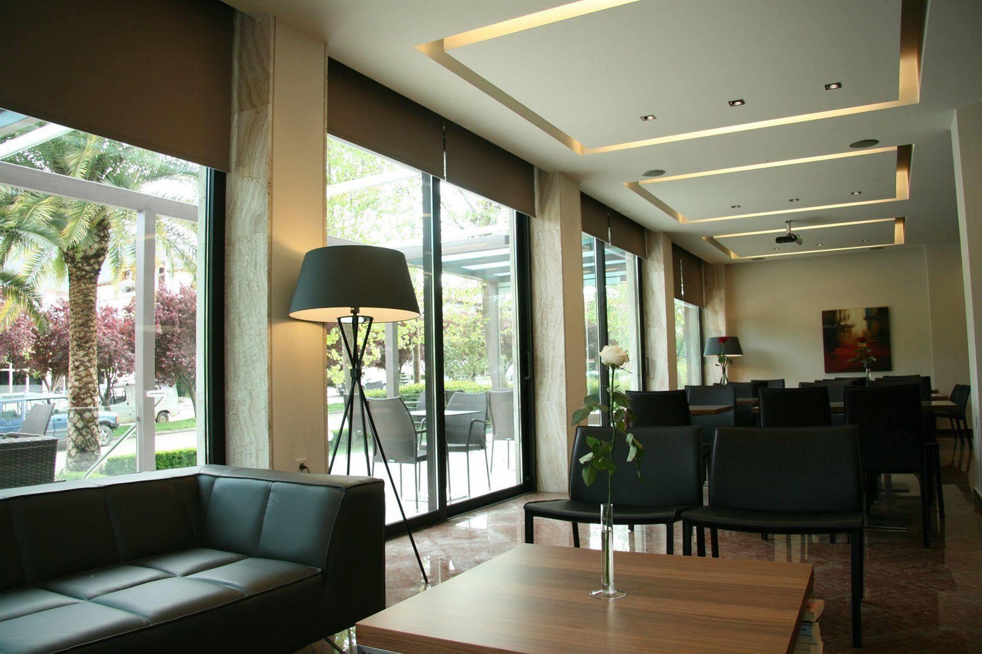 Alexakis Hotel & Spa 로우트라 이파티스 외부 사진